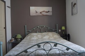 1 bedroom, WiFi, bed sheets