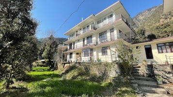 Fachada de la propiedad