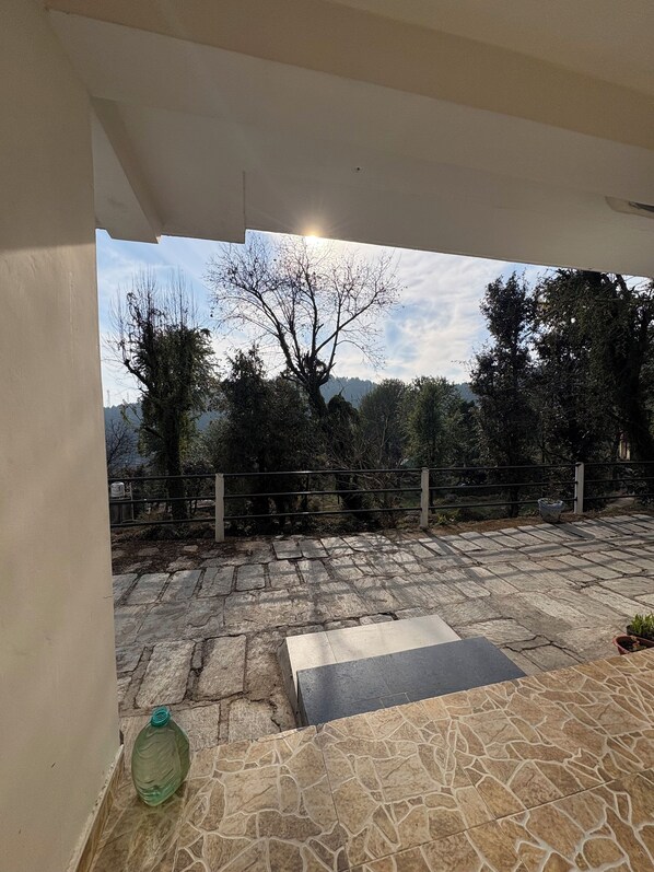 Property grounds - Soma House Dharamkot  (Dharamshala)