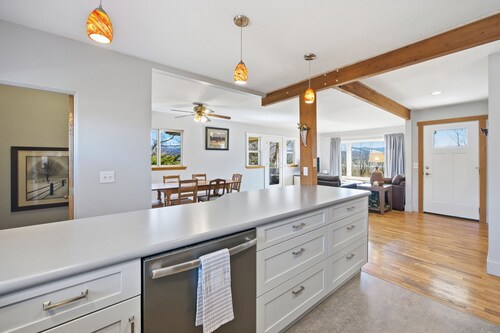 This sunny farmhouse boasts plenty of space for gathering and enjoying all Missoula and the surrounding area has to offer.  Whether it's the local charm of downtown or Montana's outdoors you're looking to enjoy it's the perfect homebase.