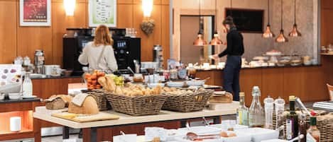 Buffet déjeuner gratuit tous les jours