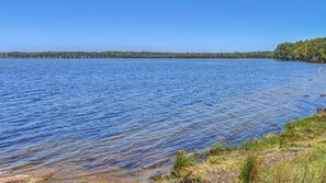 Unclassified image, 4 of 44, button - ChrisTony 5 Bdrm Waterfrnt Cottage (Lake Munmorah)