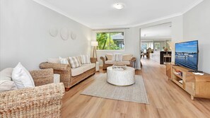 Living area - ChrisTony 5 Bdrm Waterfrnt Cottage (Lake Munmorah)