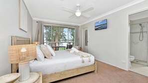 Unclassified image, 4 of 44, button - ChrisTony 3 Bdrm Waterfrnt Cottage (Lake Munmorah)