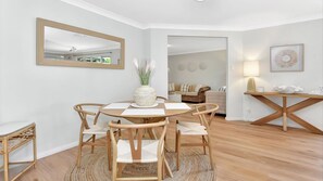 Dining - ChrisTony 3 Bdrm Waterfrnt Cottage (Lake Munmorah)