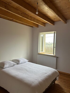 3 bedrooms, free WiFi, bed sheets - THE CHARM OF THE COUNTRYSIDE (Saint-Avit)