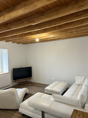 TV - THE CHARM OF THE COUNTRYSIDE (Saint-Avit)