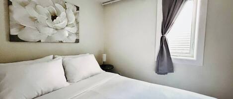 Bedroom (Queen)
