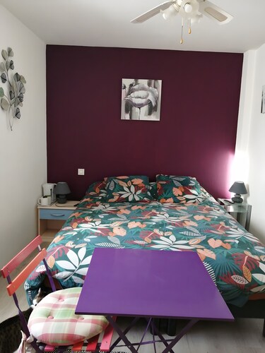 Gästezimmer „Chez René et Christine – Zimmer 2“ mit WLAN