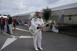 Unclassified image, 3 of 17, button