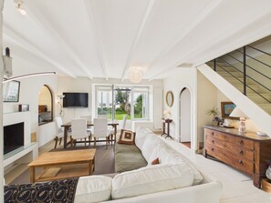 TV, DVD player - House for 8 with garden and river view (La Trinité-sur-Mer)