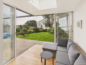 TV, DVD player - House for 8 with garden and river view (La Trinité-sur-Mer)