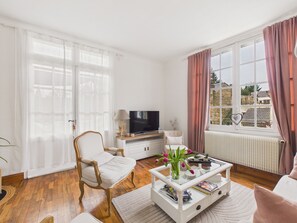 TV - House for 4 with terrace - Montignac town centre (Montignac)