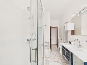Douche, sèche-cheveux