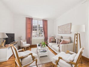 TV - House for 4 with terrace - Montignac town centre (Montignac)