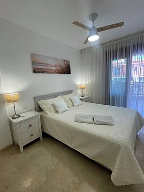 1 habitación, tabla de planchar con plancha, wifi y ropa de cama 