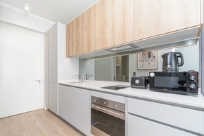 Deluxe-Studiosuite, Balkon, Bergblick | Eigene Küche | Großer Kühlschrank, Mikrowelle, Ofen, Herdplatte