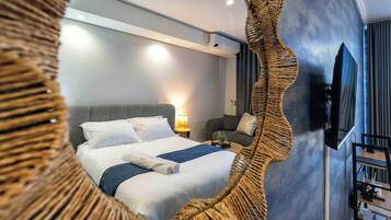 Comfort Studio | Laptop workspace, blackout drapes, free WiFi