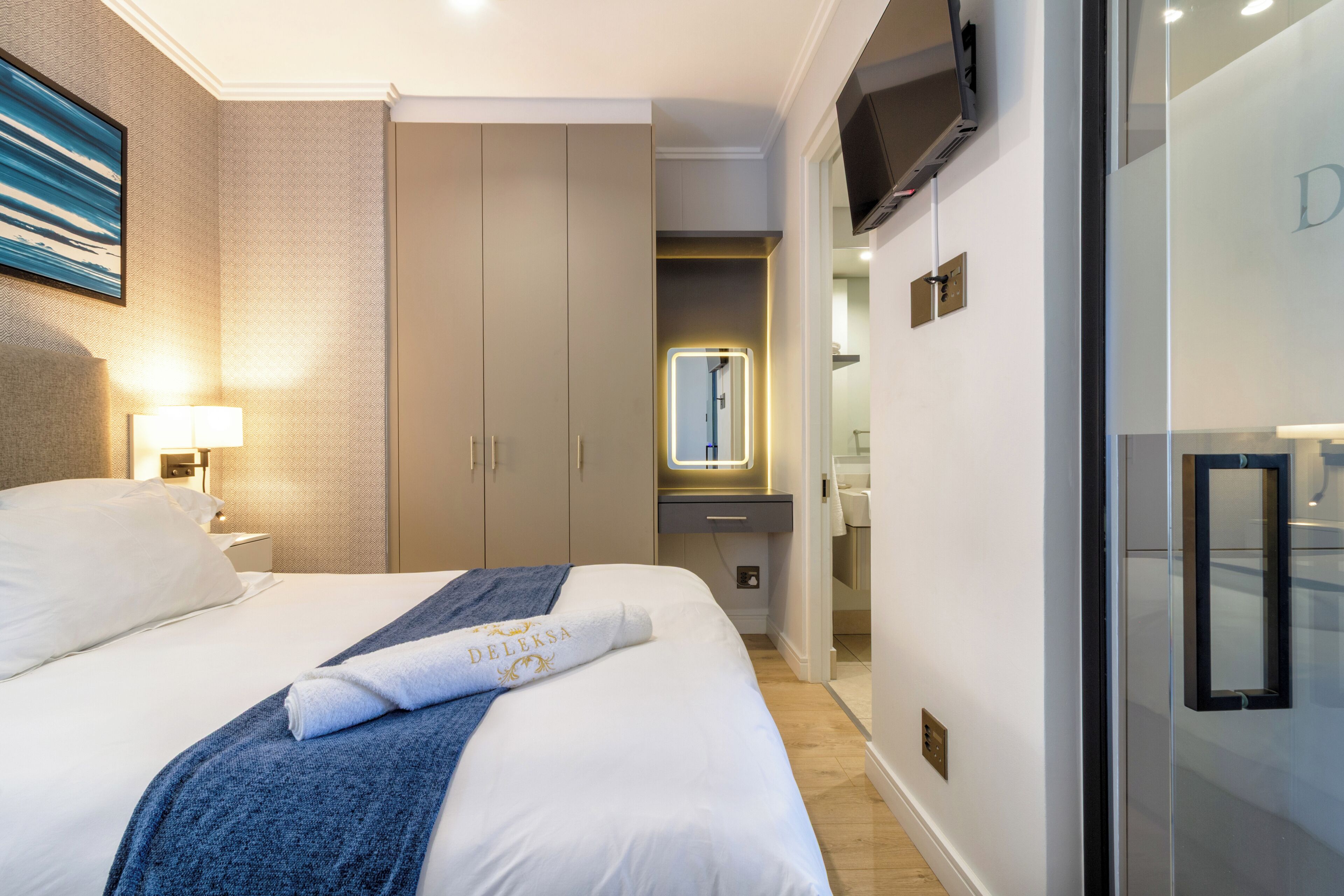 Departamento Premier | Espacio para trabajar con laptop, cortinas blackout y wifi gratis 
