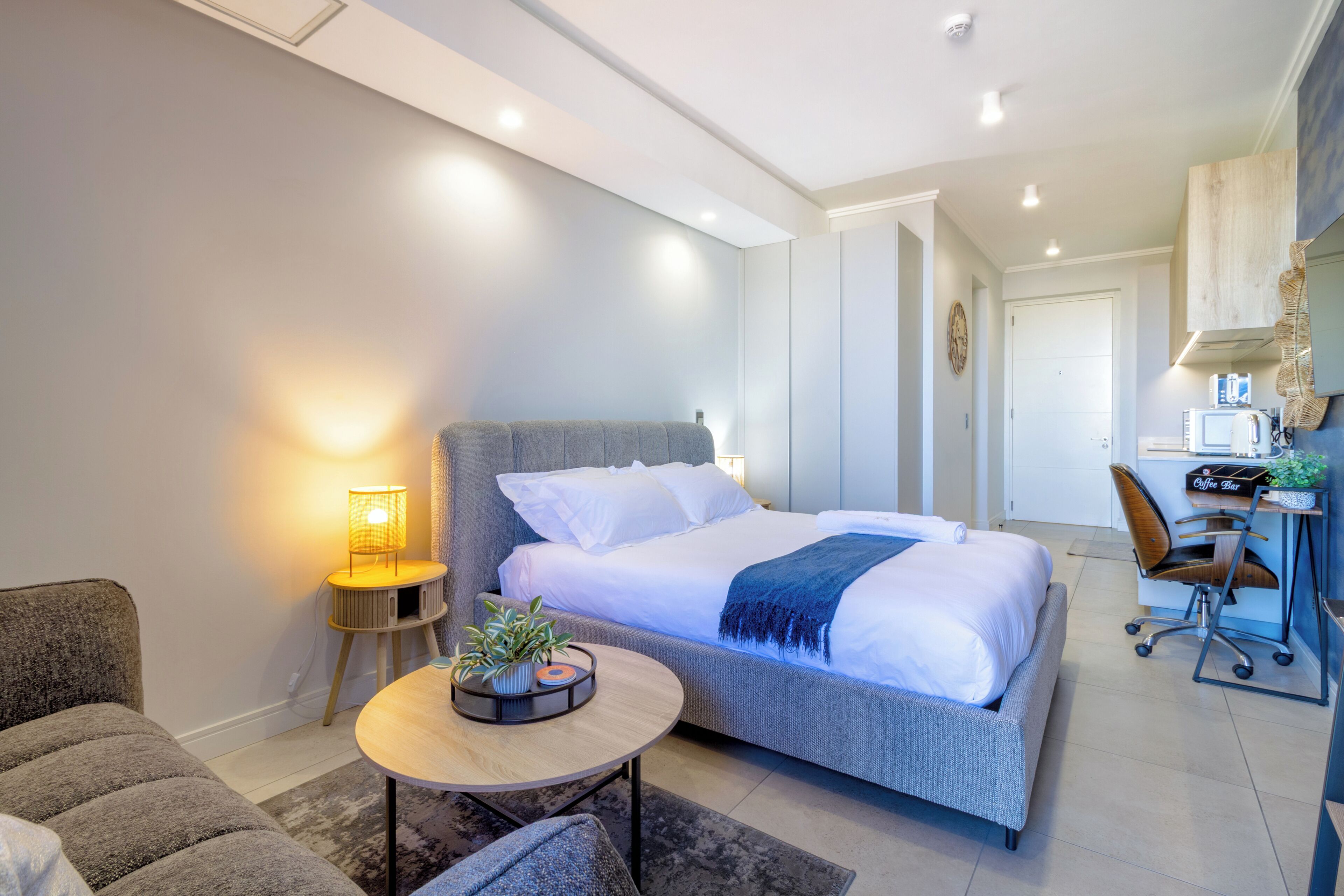 Comfort Studio | Laptop workspace, blackout curtains, free WiFi