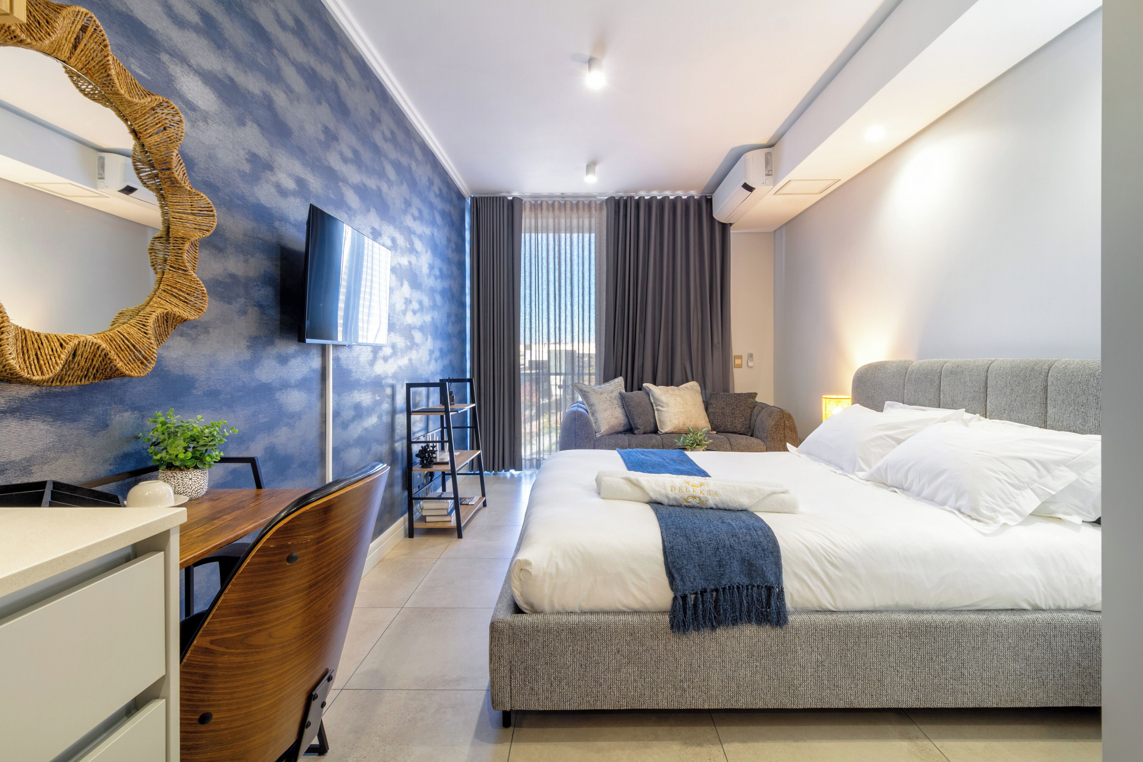 Estudio Confort | Espacio para trabajar con laptop, cortinas blackout y wifi gratis 