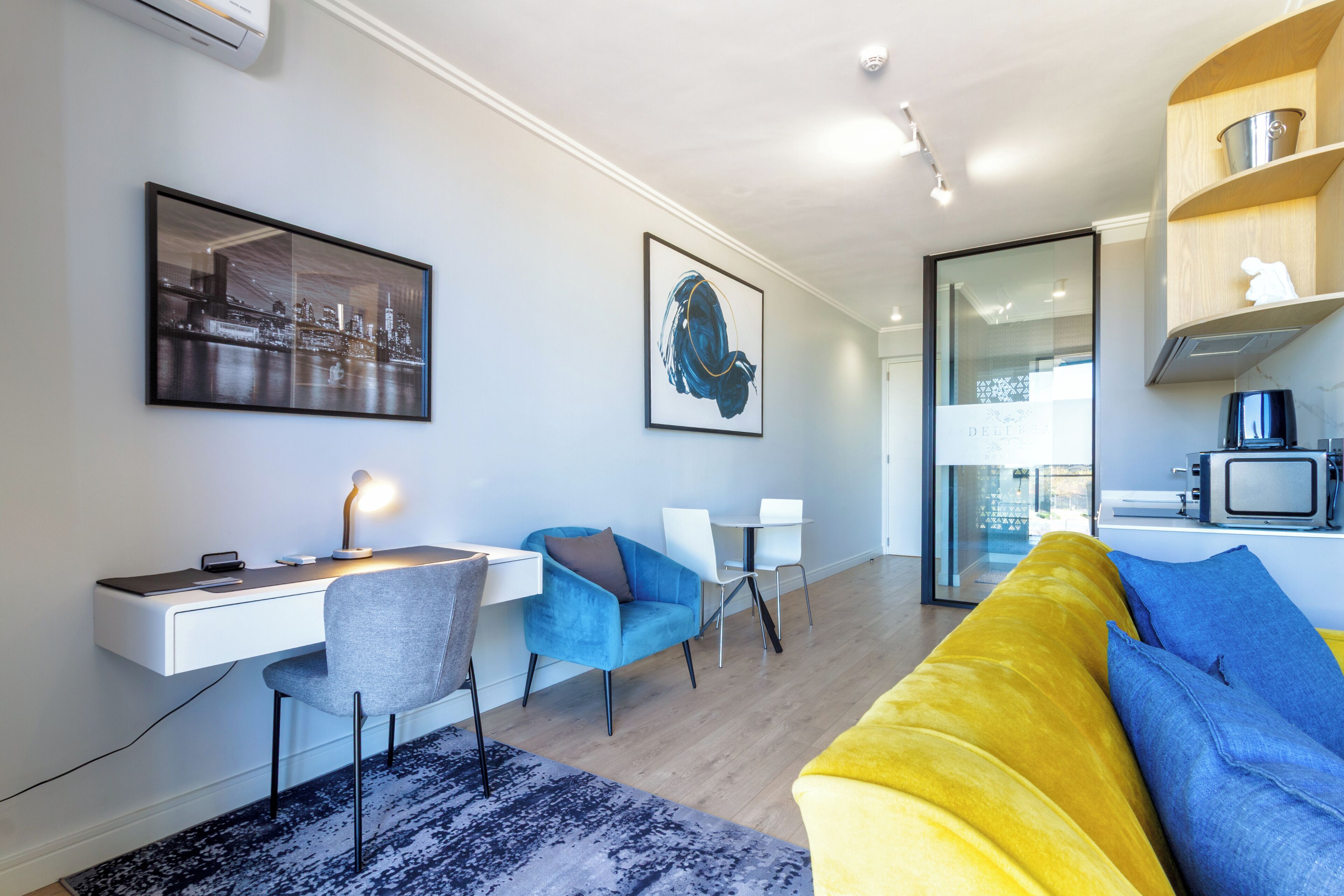 Executive Apartment | Laptop workspace, blackout curtains, free WiFi