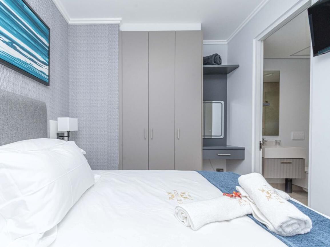 Apartemen Premier | Meja kerja, ruang kerja ramah laptop, dan tirai kedap cahaya