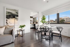 Dining - City Fringe Escape – 2BR Apartment with Pool, Parking & Hyde Park Views (Woolloomooloo)