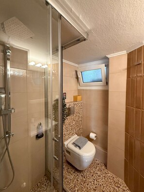 Hair dryer, towels - Miró by halu! - Cozy apartment on Mitropoleos street (Thessaloniki)