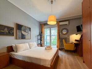 1 bedroom, iron/ironing board, WiFi, bed sheets - Miró by halu! - Cozy apartment on Mitropoleos street (Thessaloniki)
