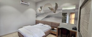 Deluxe Double Room, Garden View - Vrindavan Residency (Chakur)