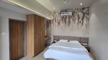 Deluxe Double Room, Garden View