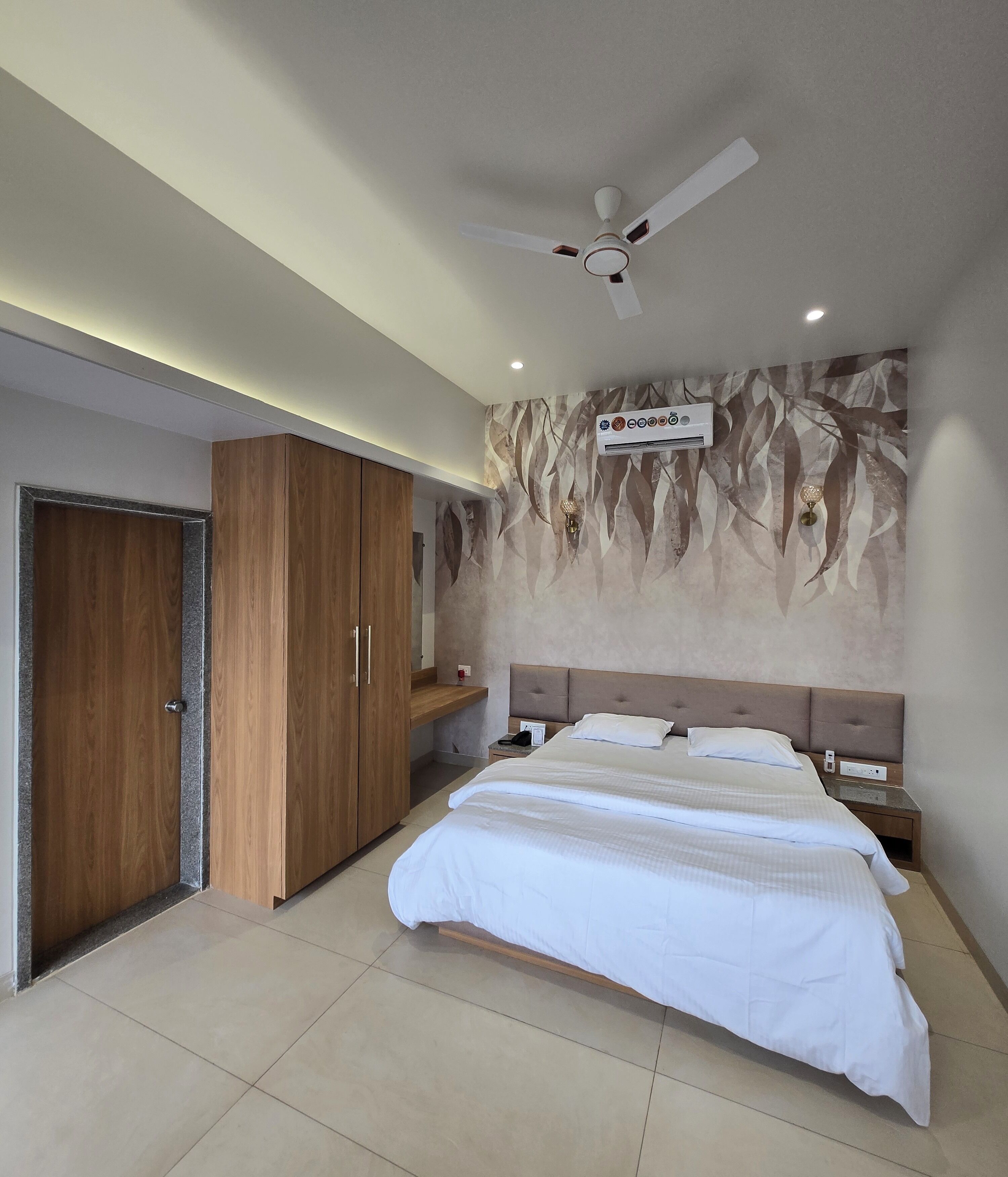 Kahden hengen deluxe-huone, näköala puutarhaan | Työpöytä, kannettavalle tietokoneelle sopiva työtila, ilmainen Wi-Fi