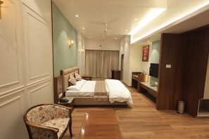 Superior Studio Suite | Desk, laptop workspace, free WiFi - Vrindavan Residency (Chakur)