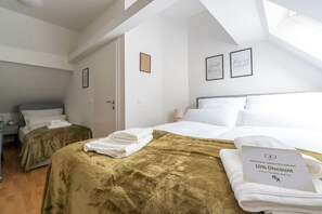 3 Schlafzimmer, Schreibtisch, Bügeleisen/Bügelbrett, Reisekinderbett