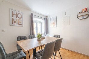 Dining - Large, Quiet Maisonette for 10 | 24/7 Check-in (Kapfenberg)