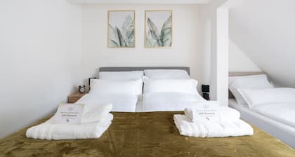 Large, Quiet Maisonette for 10 | 24/7 Check-in