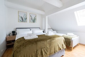 4 bedrooms, desk, iron/ironing board, travel cot - Large, Quiet Maisonette for 10 | 24/7 Check-in (Kapfenberg)