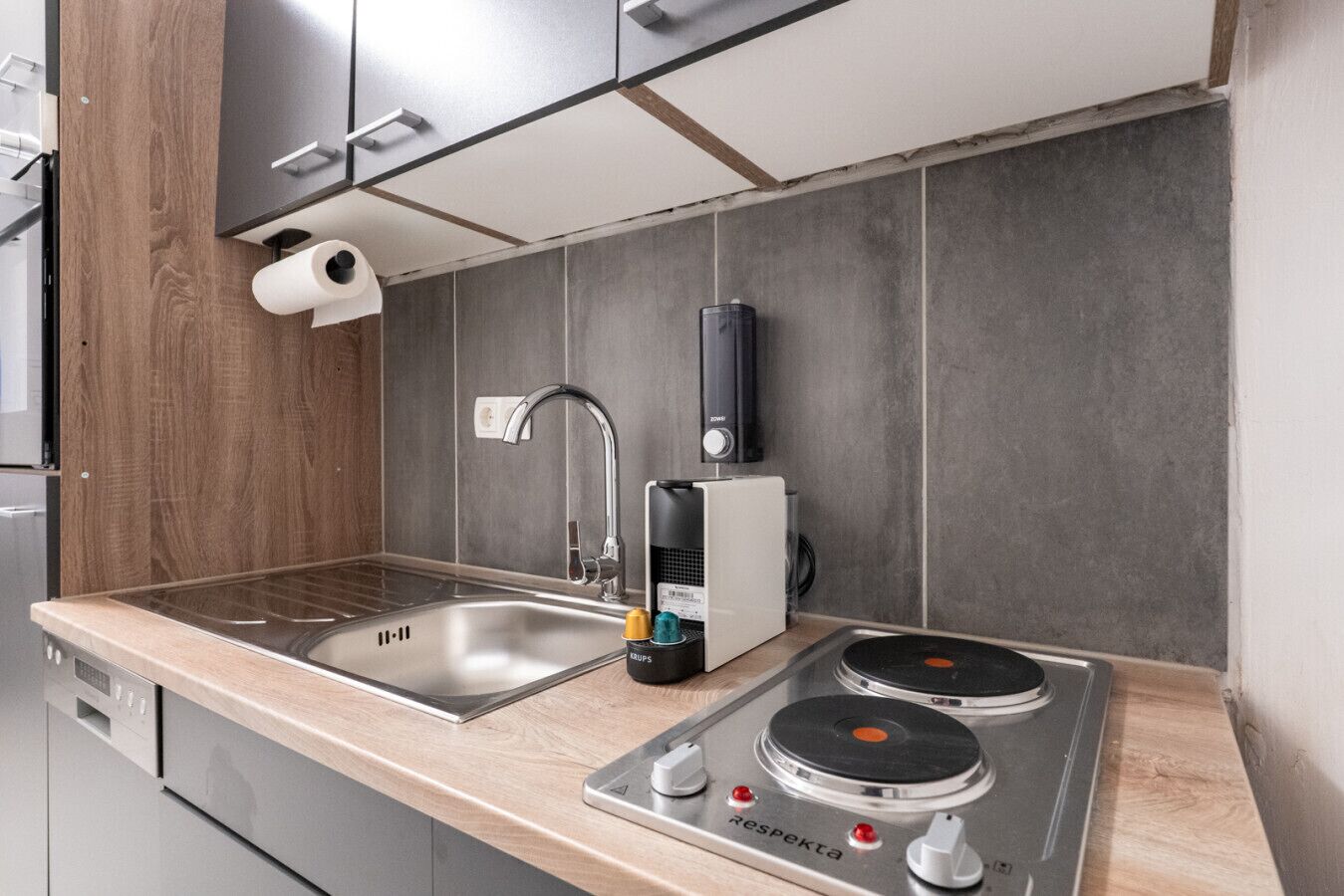 Kühlschrank, Mikrowelle, Ofen, Herdplatte