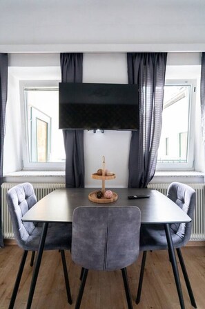 Dining - Apartment at Main Square • 35 m² • Netflix • Quiet (Leoben)