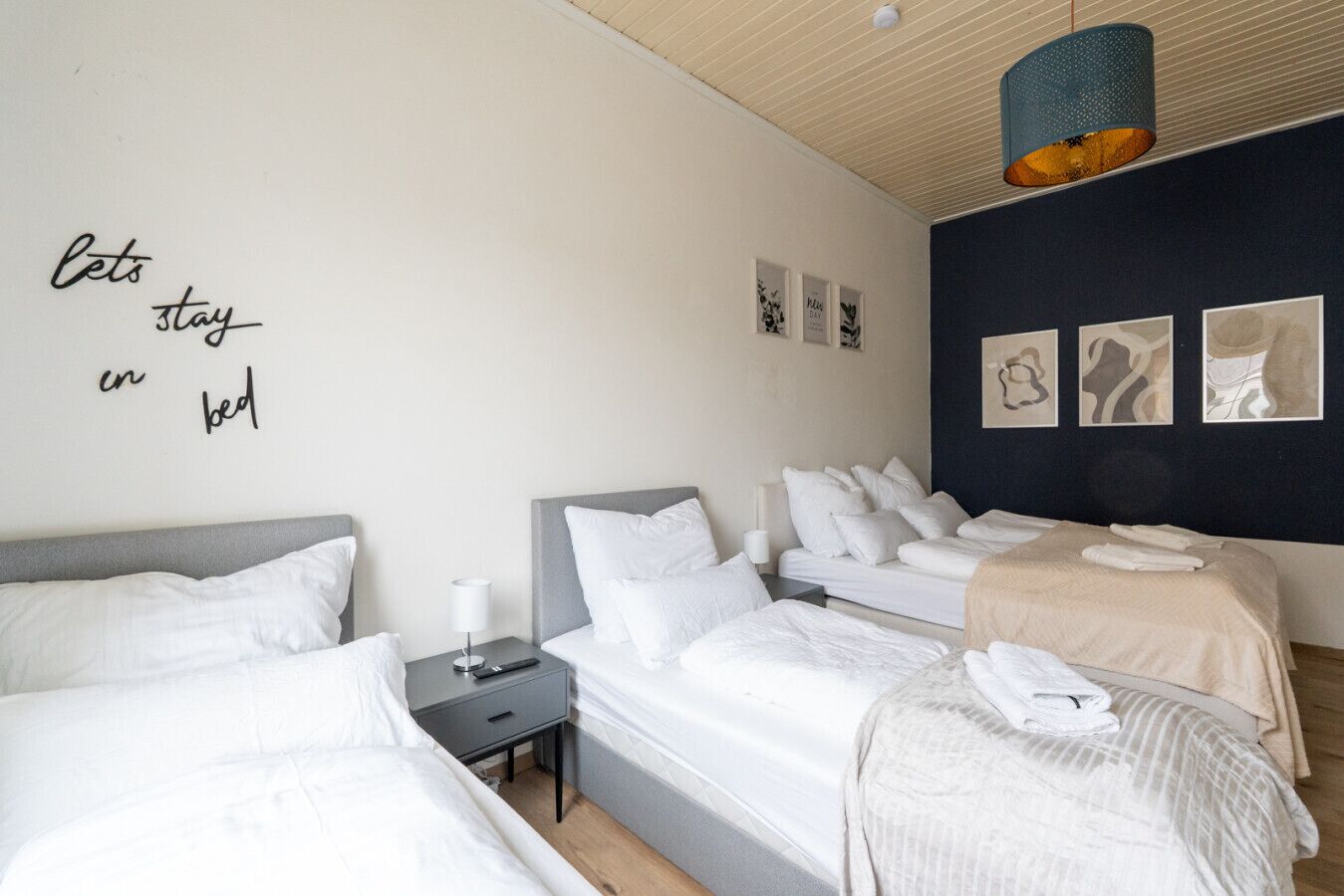 3 dormitoris, escriptori i planxa i posts de planxar 