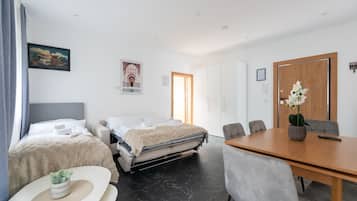 Desk, iron/ironing board, WiFi, bed sheets