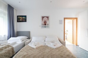 Escrivaninha, ferros/tábuas de passar roupa, Wi-Fi, roupa de cama