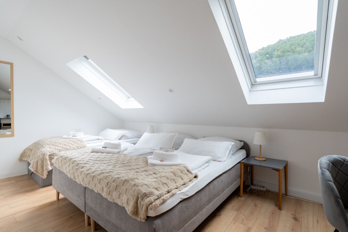 Skrivebord, strykejern/-brett, wi-fi og sengetøy