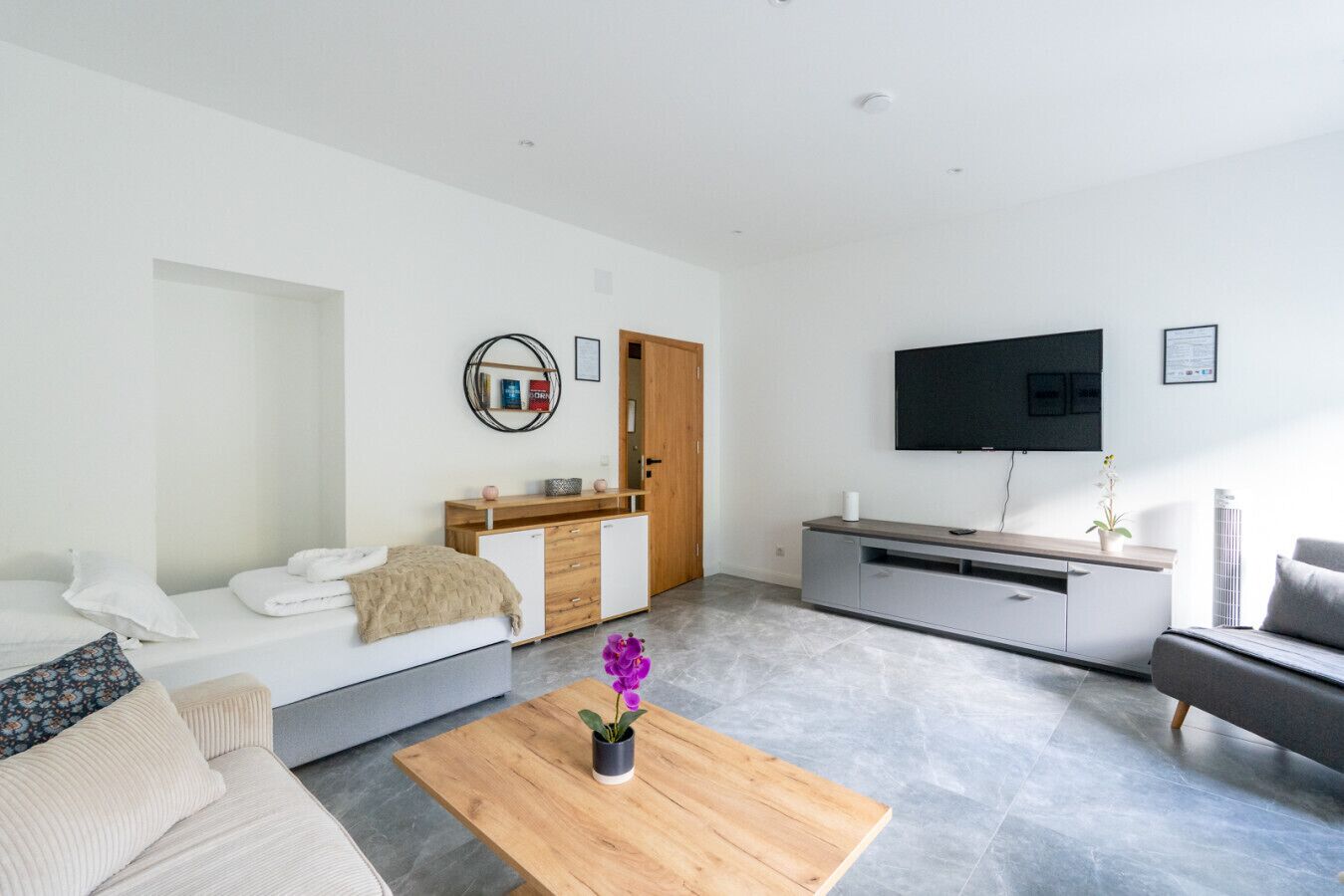 2 slaapkamers, een bureau, een strijkplank/strijkijzer, wifi