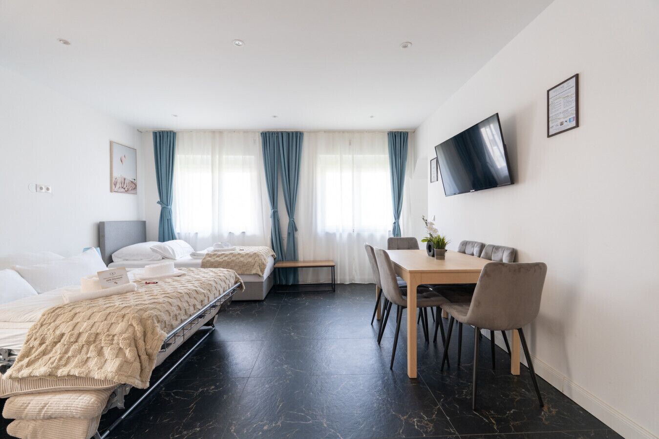 Desk, iron/ironing board, WiFi, bed sheets