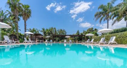 Apartment 'Pathos Retreat Mandorlo' with Shared Pool, Wi-Fi and Air Conditioning
