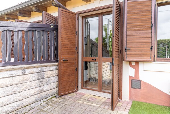 Exterior detail - Apartment 'Pathos Retreat Carrubbo' with Shared Pool, Wi-Fi and Air Conditioning (Arenella)