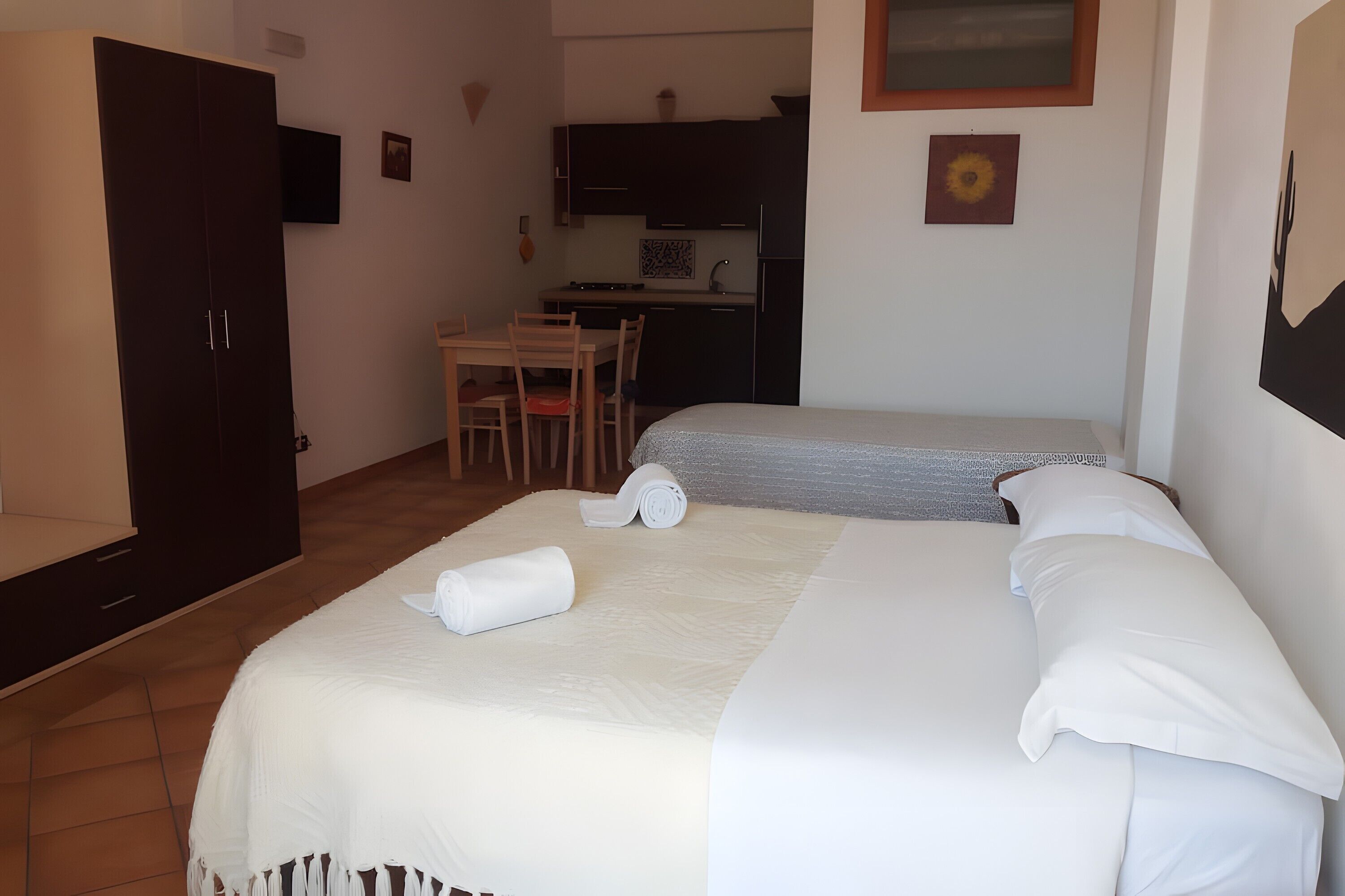 2 bedrooms, WiFi, bed sheets