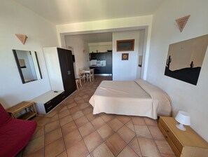 1 bedroom, WiFi, bed sheets - Apartment 'Pathos Retreat Tripla' with Shared Pool, Wi-Fi and Air Conditioning (Arenella)